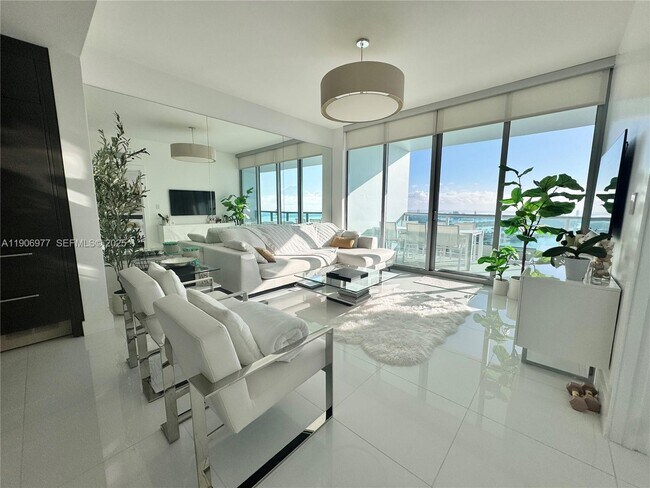 Foto del edificio - 900 Biscayne Blvd