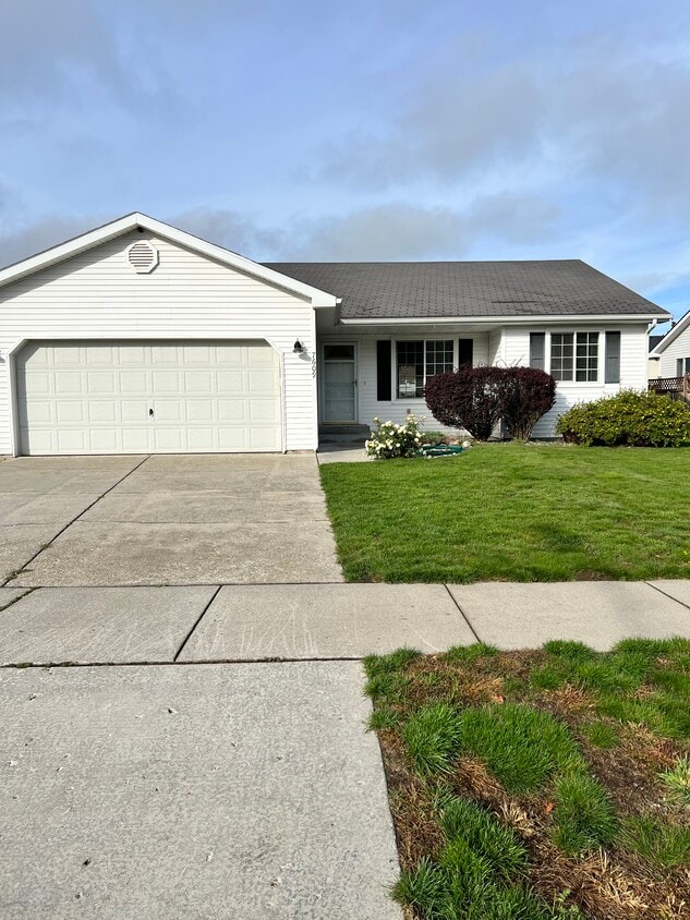 7609 N Sweet River Dr, Coeur d'Alene, ID 83815 House Rental in Coeur