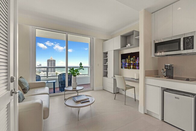 Foto del edificio - 4385 Collins Ave