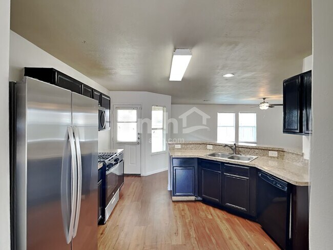 Foto del edificio - 911 Redcrest Springs Ct