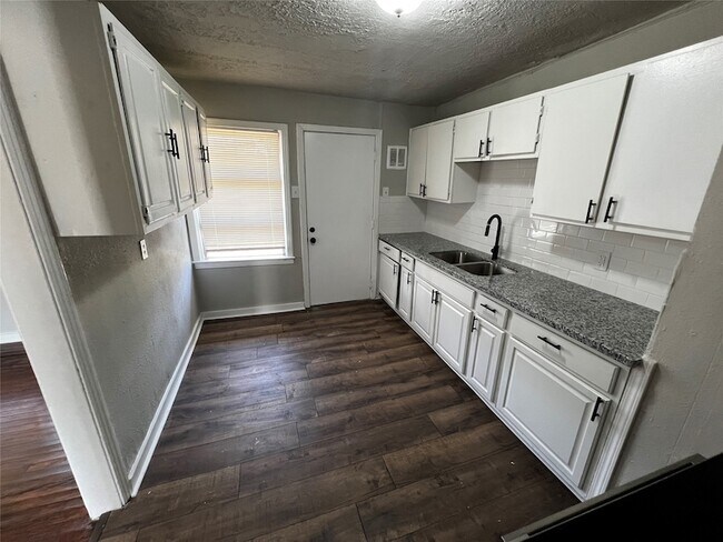 Foto del edificio - 5815 Southseas St