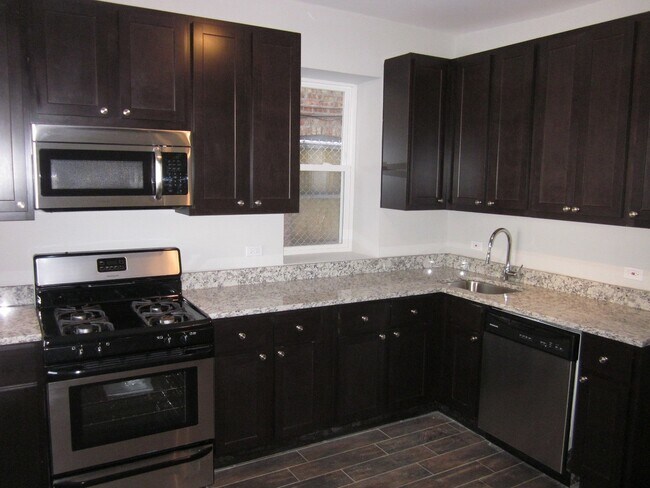 Foto del edificio - 2642 W HADDON AVE