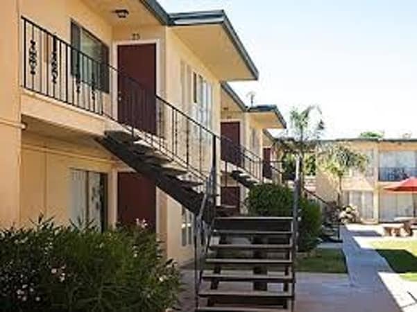 Building Photo - Western Apartments