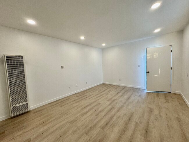 Foto del edificio - 906 Harkness Ln