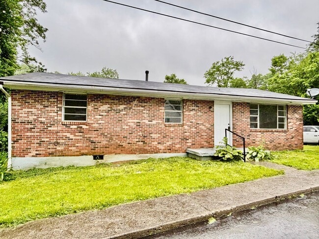 Building Photo - 3 Bedroom Ranch for Rent!