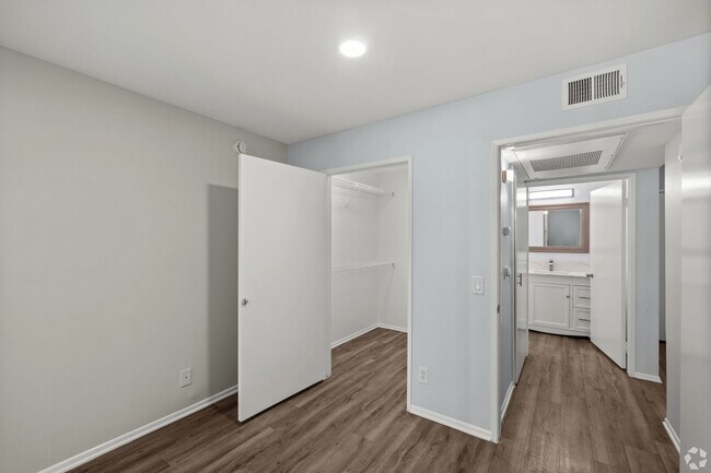Interior Photo - 1223 Federal Ave