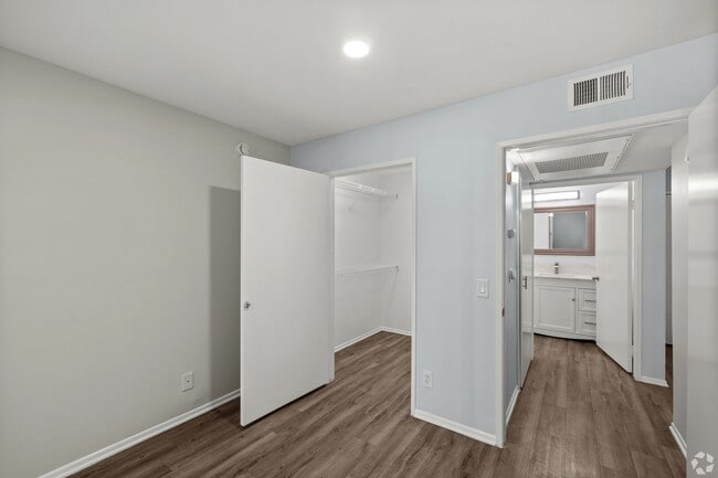 Interior Photo - 1223 Federal Ave