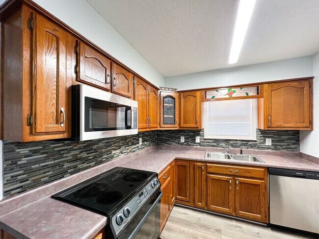 Foto del edificio - 8541 Bridgewood Dr