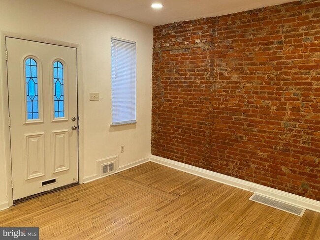 Foto del edificio - 1936 McClellan St