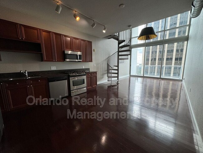 Foto del edificio - 150 E Robinson St