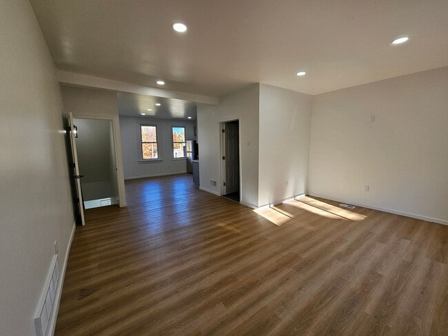 Building Photo - Fully Rehabbed 3 bedroom 2 bathroom house ...