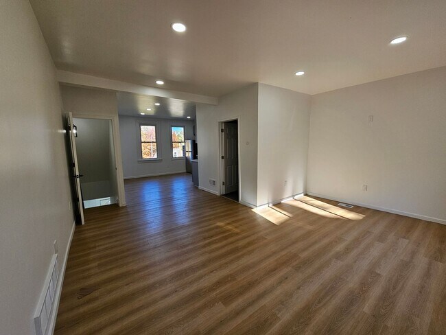 Foto del edificio - Fully Rehabbed 3 bedroom 2 bathroom house ...