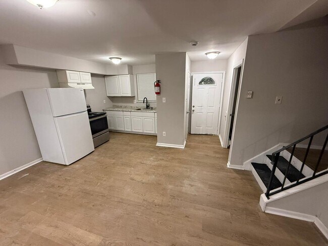 Foto del edificio - Spacious 3 Bedroom 1.5 Bath Townhome for RENT