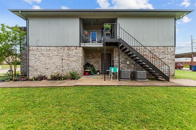 Building Photo - 5625 Brookview Ct