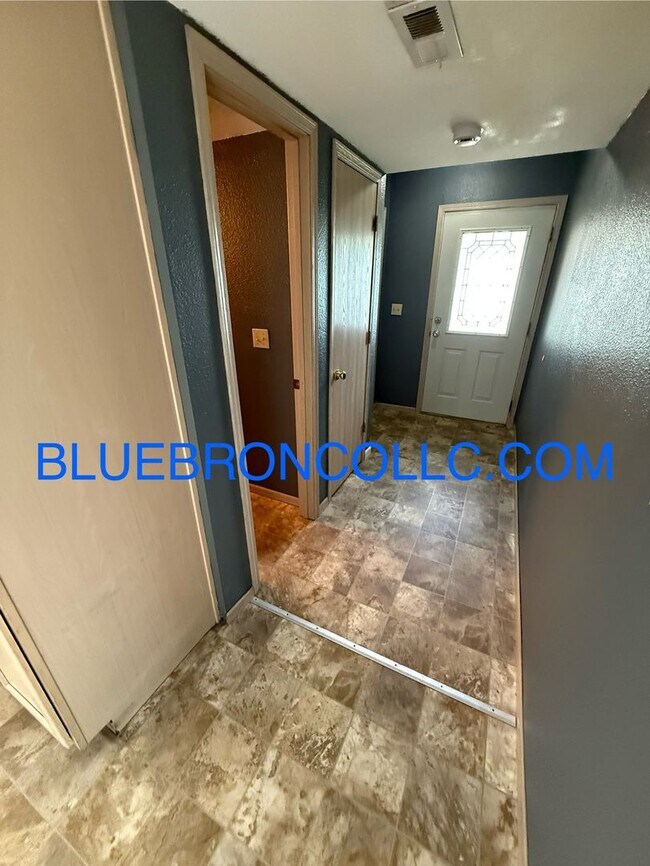 Foto del edificio - Remodeled 3-Bedroom Home in Lee’s Summit w...