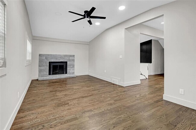 Foto del edificio - 1887 Shalimar Dr NE