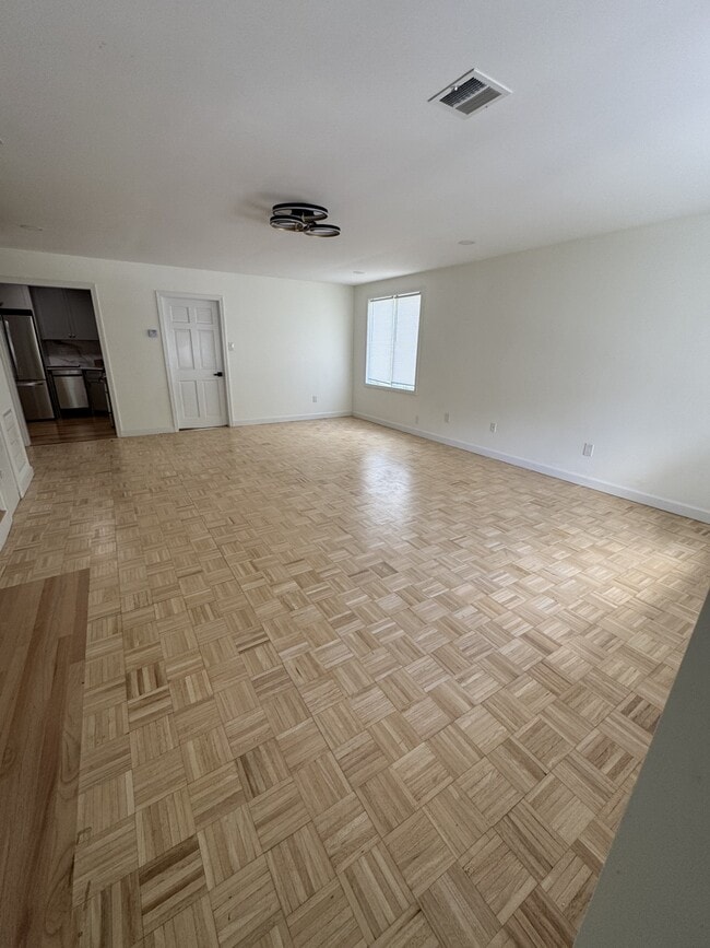 Building Photo - 136 Nokomis Rd