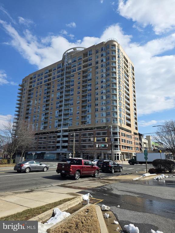 Building Photo - 5750 Bou Ave