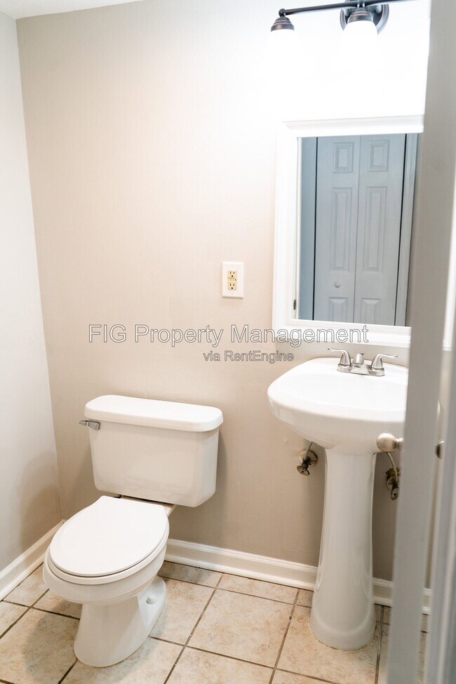 Building Photo - 139 Louella Dr