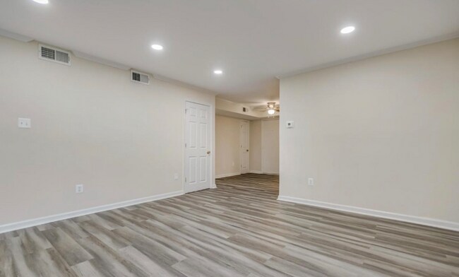 Building Photo - 7135 Donnell Pl