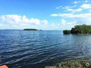Building Photo - 1515 Pinellas Bayway S