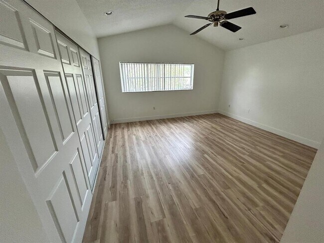 Foto del edificio - 1325 NW 124th Ave