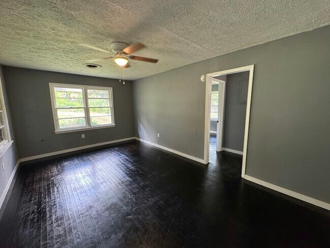 Foto del edificio - 2646 Revere St
