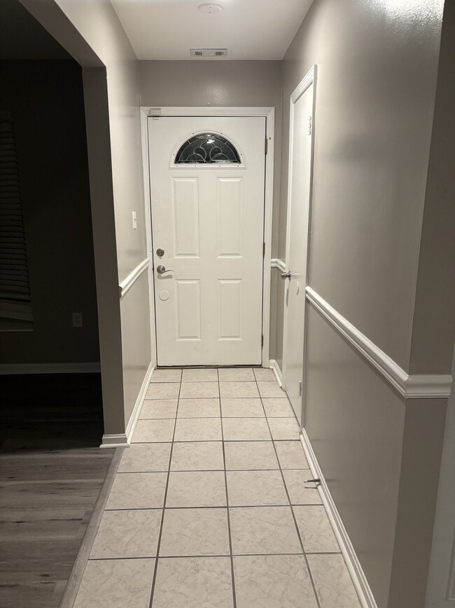 Building Photo - 1495 Lowell Ct