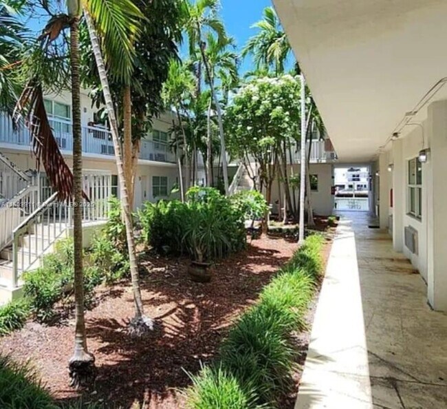 Foto del edificio - 8080 Tatum Waterway Dr