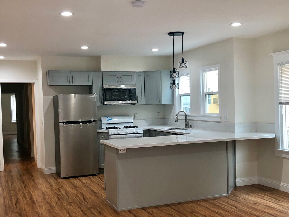 Foto principal - 254 S Alexandria Ave
