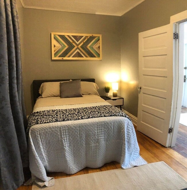 Building Photo - 2821 Wicklow St