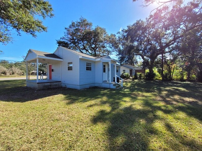 Foto del edificio - 1825 N. A Street Pensacola, FL 32501 Ask u...