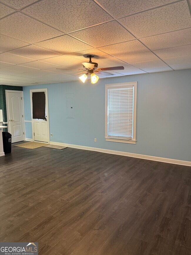 Foto del edificio - 1120 Lewis Ridge Cir