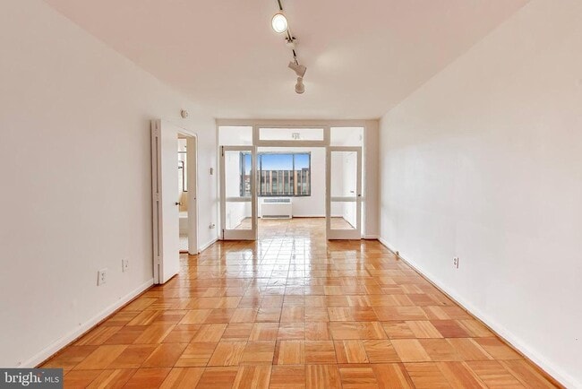 Building Photo - 1 Scott Cir NW