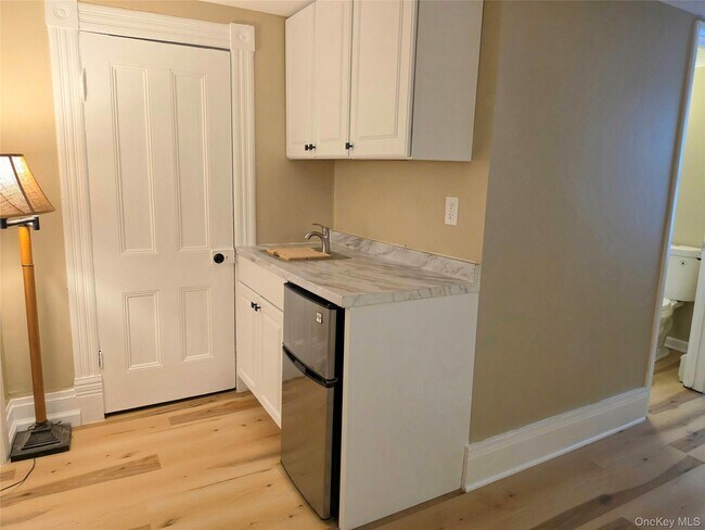 Building Photo - 559 NY-32