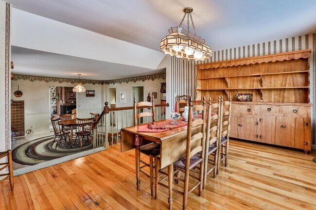 Building Photo - 334 S River Rd