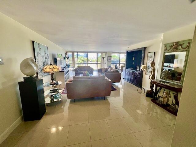 Building Photo - 1900 Consulate Pl