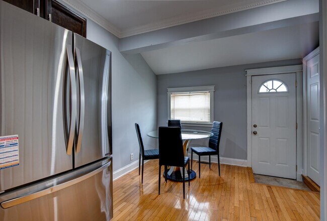 Foto del edificio - 141 N Patterson Park Ave