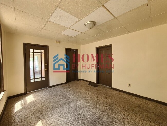 Building Photo - Two Bedroom House | Move In Ready