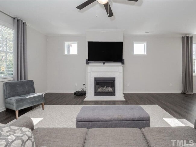 Building Photo - 4 Bedroom Single Family Home in Fuquay Varina