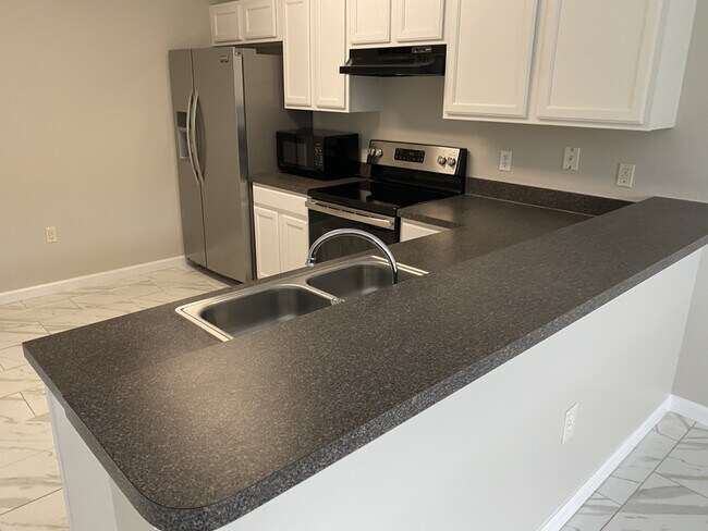 Foto del edificio - 2716 Clinton Heights Ct