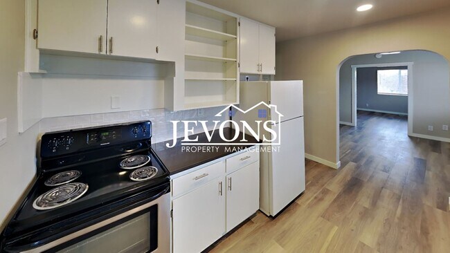 Foto del edificio - $500 Off First Month! 3BR Home w/ Washer & Dryer on Spacious 1-Acre Orchard Lot