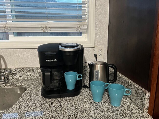 Foto del edificio - Studio, 1 bath Triplex - 925 South Purdue ...