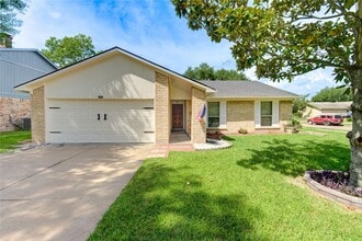 Building Photo - 3702 Royal Manor Dr