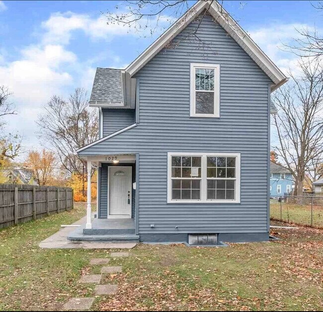 Foto del edificio - 1029 Sherman Ave