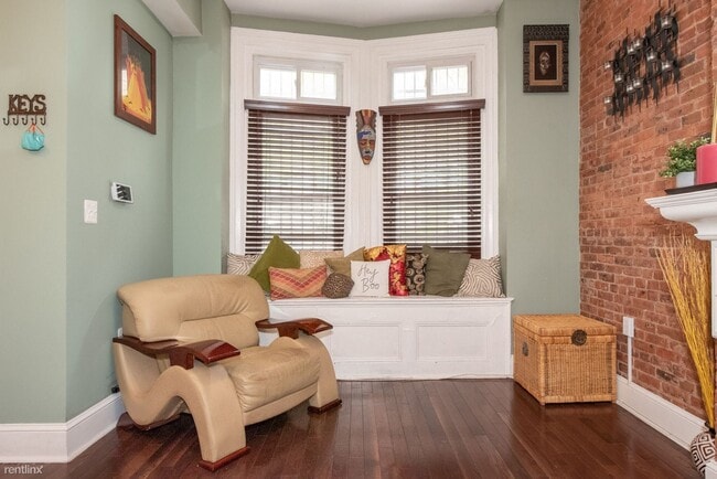 Building Photo - 4 br, 3.5 bath Townhome - 15 2nd Ave