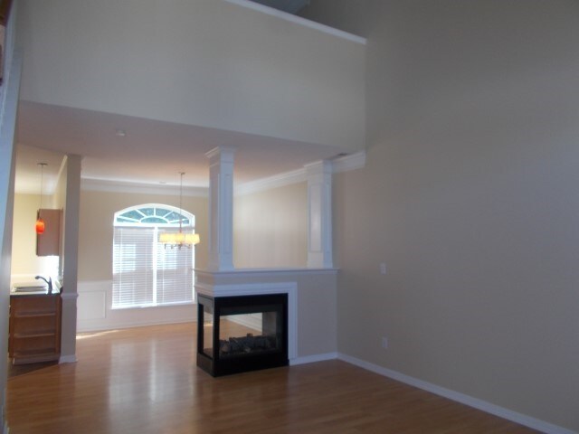 Foto del edificio - 14204 Lithgow Place