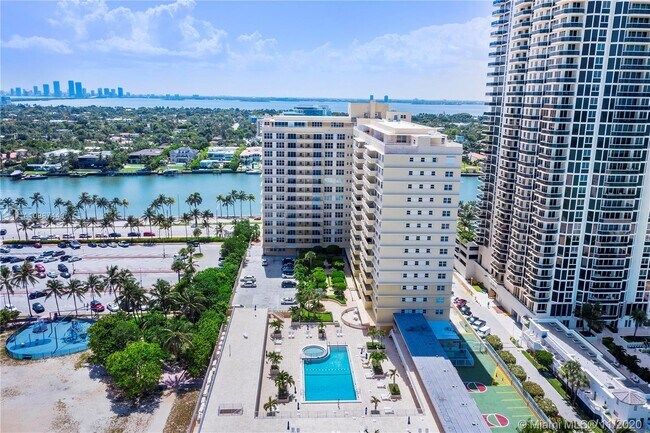 Foto del edificio - 4747 Collins Ave