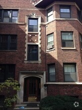Building Photo - 535 W Brompton Ave
