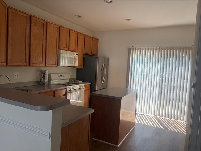 Building Photo - 43725 Clear Lake Sq